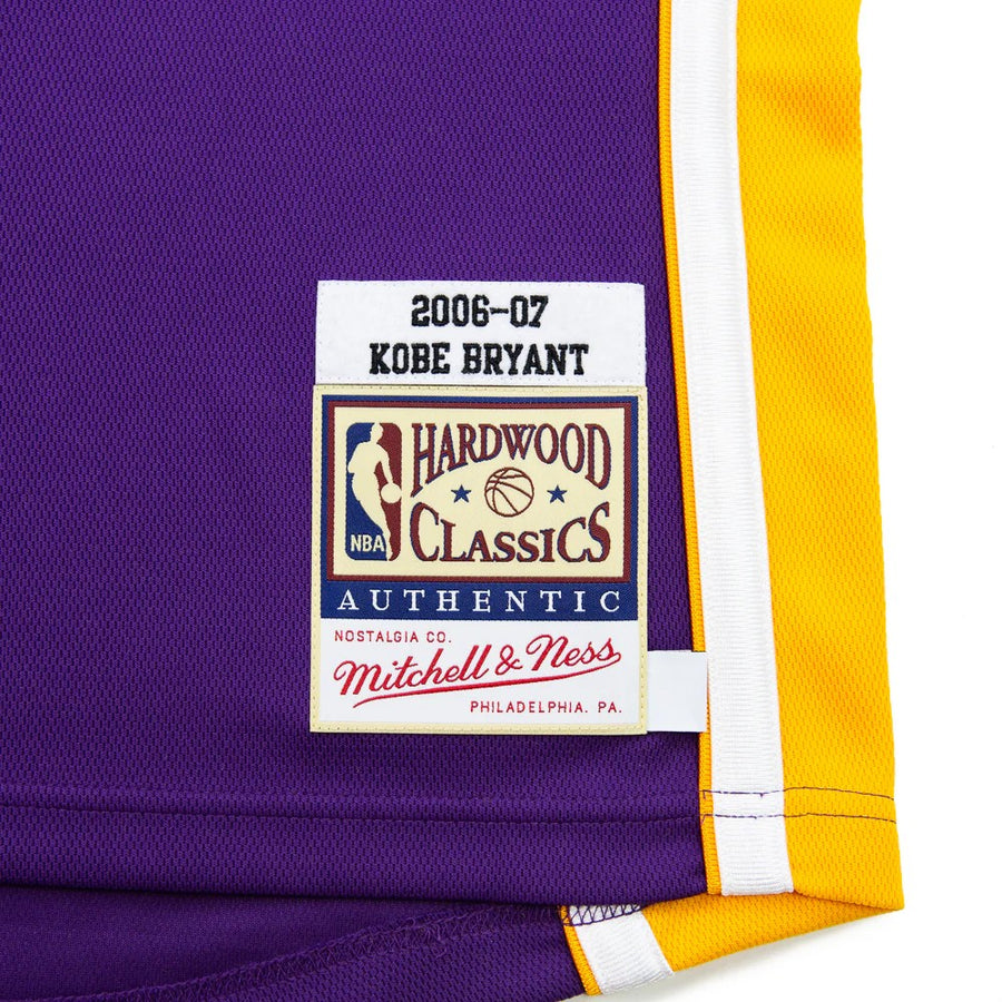 Mitchell & Ness Los Angeles Lakers Kobe Bryant Away Jersey 2006-2007 Purple